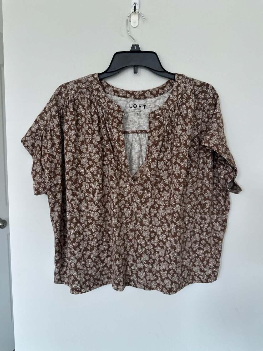 Loft Floral Split Neck Blouse Size L Brown White Ditsy Print Top